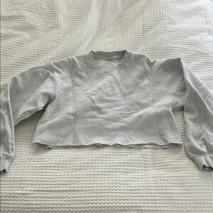 Grey Aritzia TNA Cropped Sweatshirt Size Medium